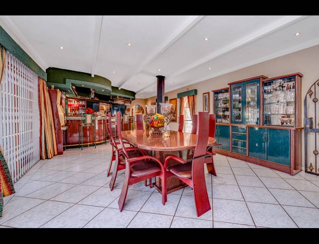 9 BEDROOM FREESTANDING FOR SALE IN BRYANSTON